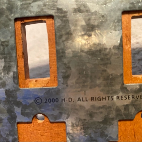 HARLEY DAVIDSON DOUBLE LIGHT SWITCH WALL PLATE STAINED WOOD GRAIN W/EMBLEM (70) - Picture 3 of 4